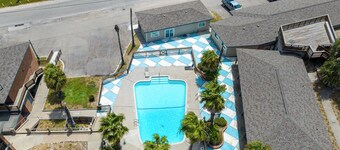 Charming condo in tranquil Rockport-Fulton with waterfront view, a quiet retreat