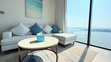 Basic Double Room | Living area