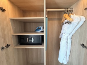 Basic Double Room | Interior - Bao Chau Hotel (Ha Long)