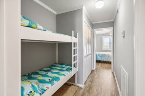 1 bedroom, free WiFi, bed sheets - "Beach Baybee!" PF Fun in the SUN! (Carolina Beach)