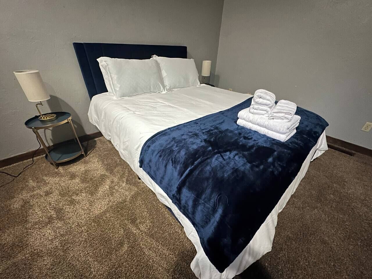1 dormitorio, tabla de planchar con plancha, wifi gratis y ropa de cama