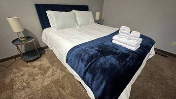 1 dormitorio, tabla de planchar con plancha, wifi gratis y ropa de cama