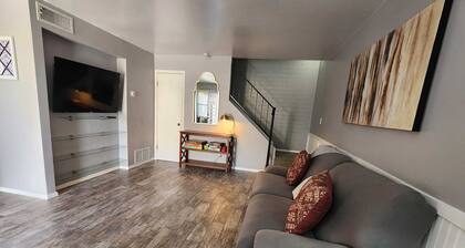 Cozy 2BR - Patio - Pet Friendly