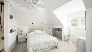 2 slaapkamers, een bureau, een strijkplank/strijkijzer, gratis wifi