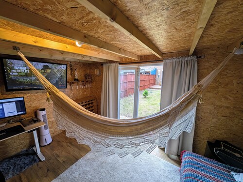 🏡 Stylish 2BR En-Suite Home | 25min Fast Train to London |Lakeside | BBQ + Shed