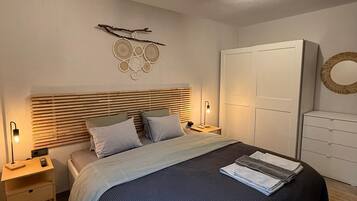 2 bedrooms, iron/ironing board, WiFi, bed sheets