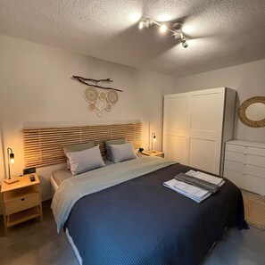 2 室のベッドルーム、アイロン / アイロン台、WiFi、ベッドシーツ