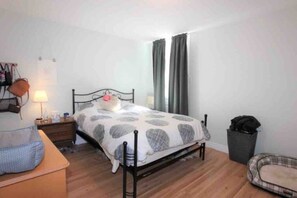 2 chambres, fer et planche à repasser, Wi-Fi, draps fournis