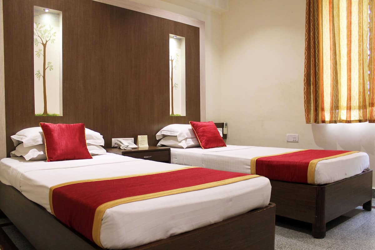 Deluxe Double or Twin Room | In-room safe, soundproofing, free WiFi