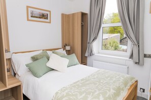 ダブルルーム ダブルベッド 1 台 | アイロン / アイロン台、WiFi (無料)