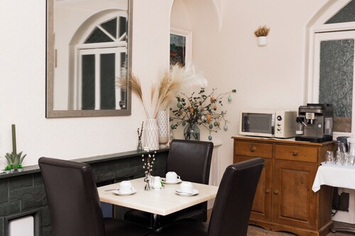 Denecrest Guest House