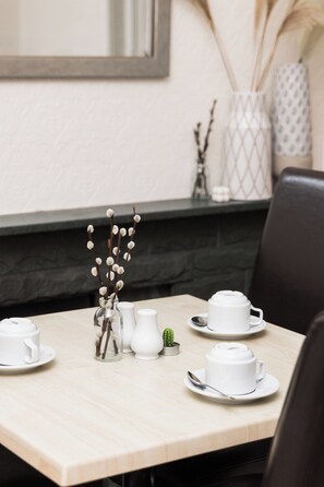 TV - Denecrest Guest House (Windermere)