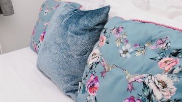Deluxe Double Room | Iron/ironing board, free WiFi