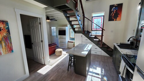 Welcome Home! Cozy, comfortable, quiet, secluded, private, beautiful.