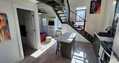 Welcome Home! Cozy, comfortable, quiet, secluded, private, beautiful.