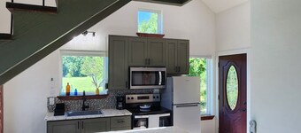 Welcome Home! Cozy, comfortable, quiet, secluded, private, beautiful.