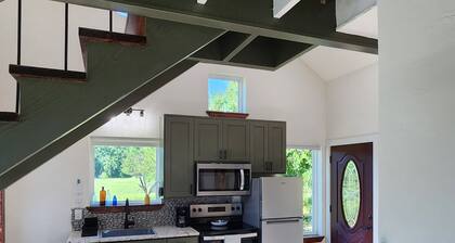 Welcome Home! Cozy, comfortable, quiet, secluded, private, beautiful.