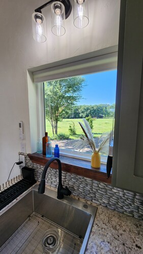 Welcome Home! Cozy, comfortable, quiet, secluded, private, beautiful.