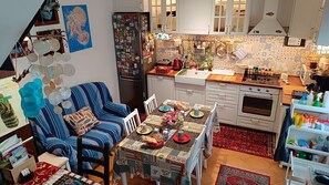 Microwave, oven, stovetop, dishwasher - Charming 3-bedroom country house in Lerici with WiFi and AC (Lerici)