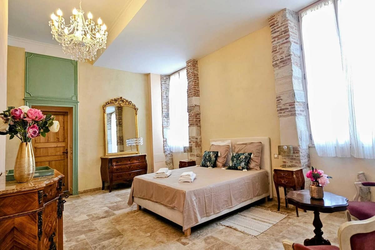 Suite, Garden View | Premium bedding, blackout drapes, WiFi (free), bed sheets