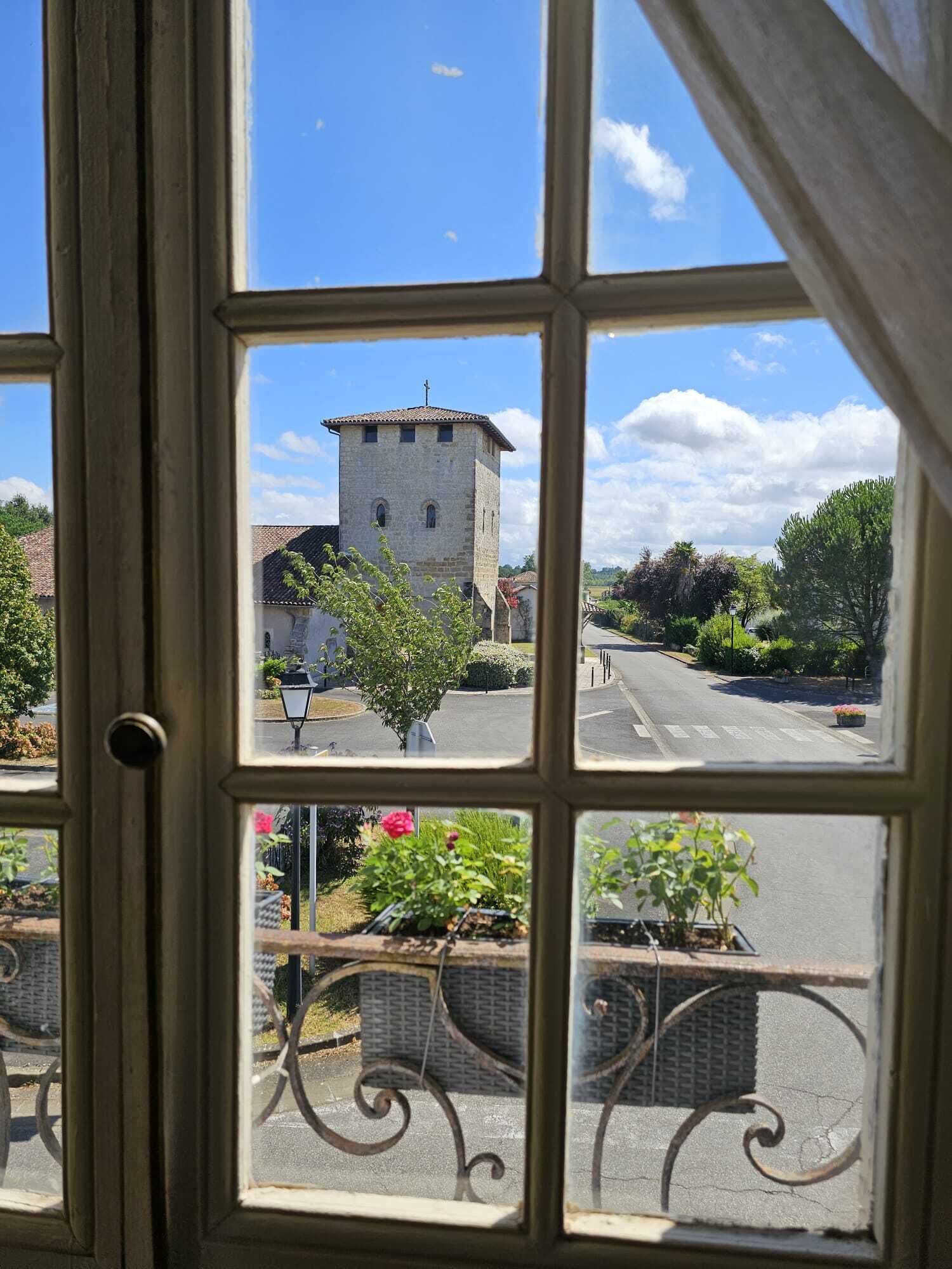 高級寢具、遮光窗簾/窗簾、免費 Wi-Fi、床單