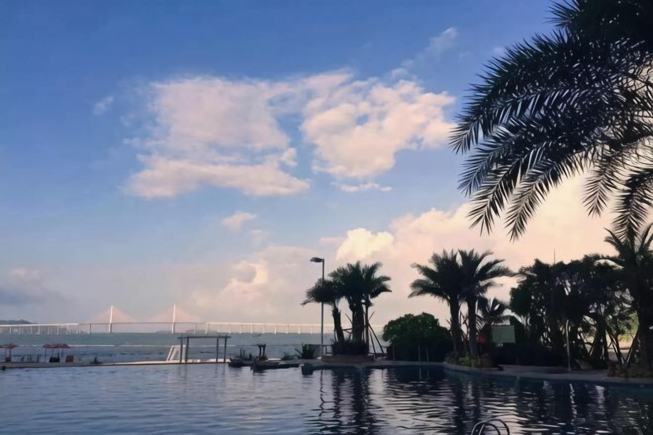 حمام سباحة