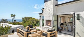 SUMMER RENTAL THROUGH 7/5! New Remodel. 5BR/5BA Malibu house with beach access