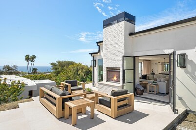 SUMMER RENTAL THROUGH 7/5! New Remodel. 5BR/5BA Malibu house with beach access