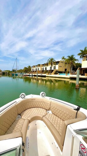 Waterfront, Beach Tour Included!