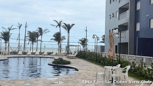 Seafront apartment with barbecue on the balcony and swimming pool 