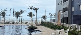 Seafront apartment with barbecue on the balcony and swimming pool