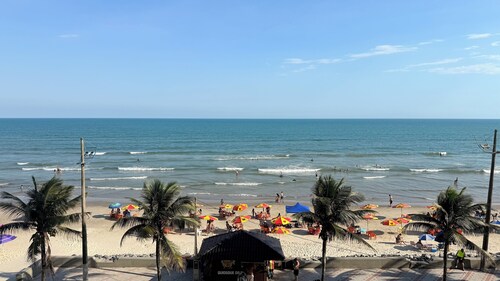 Seafront apartment with barbecue on the balcony and swimming pool 
