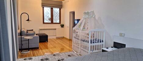 2 室のベッドルーム、WiFi、ベッドシーツ