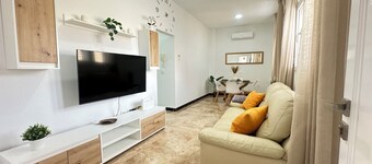 Flat with jacuzzi in suite.