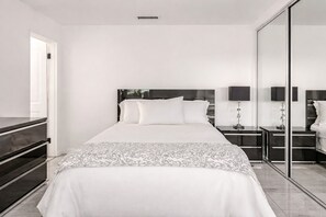 4 bedrooms, desk, iron/ironing board, free WiFi