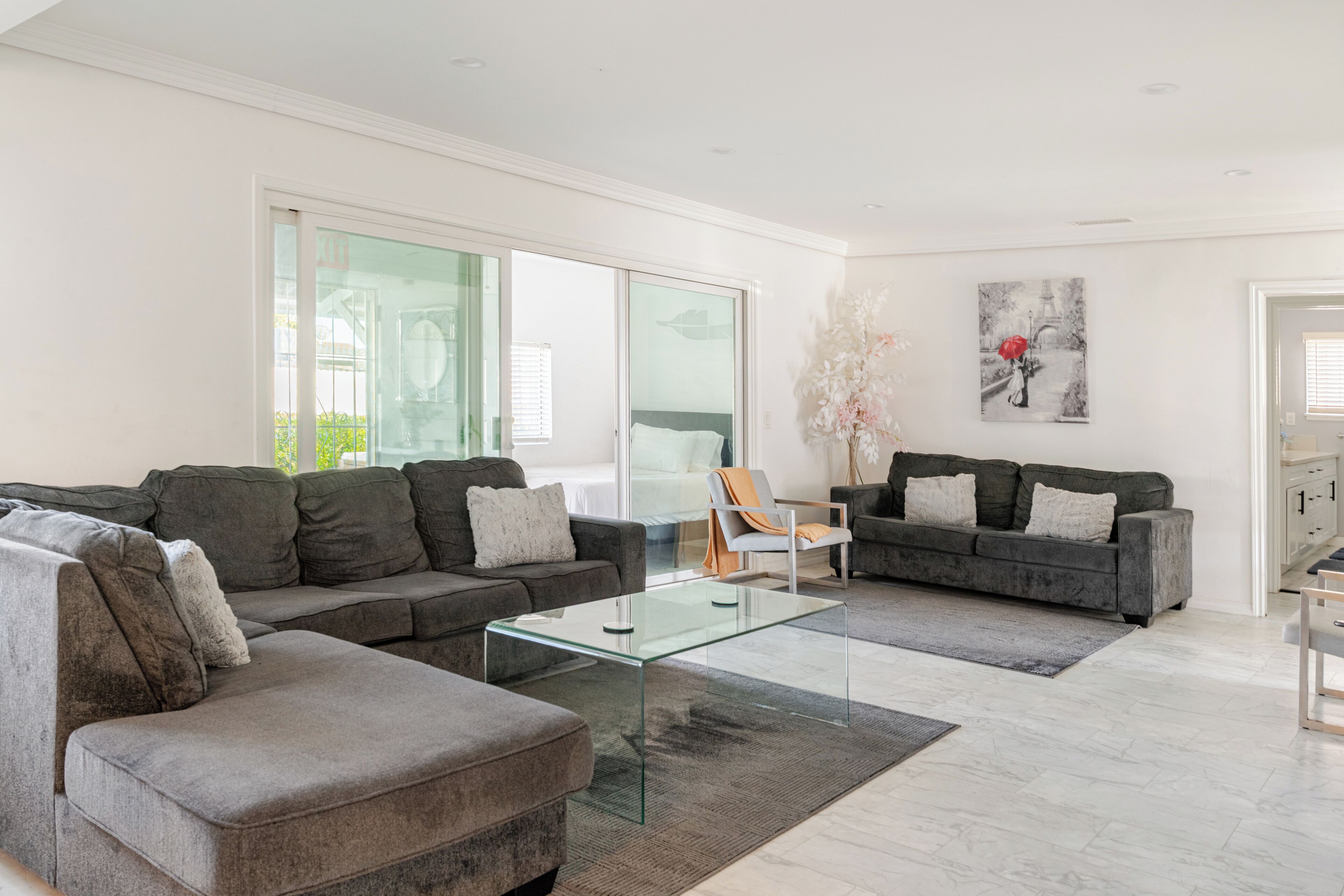 4 habitaciones, escritorio, tabla de planchar con plancha y wifi gratis 