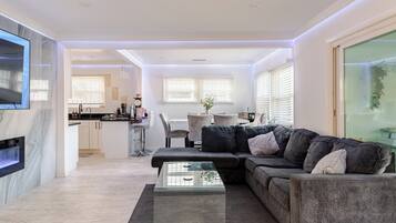 智能电视、壁炉