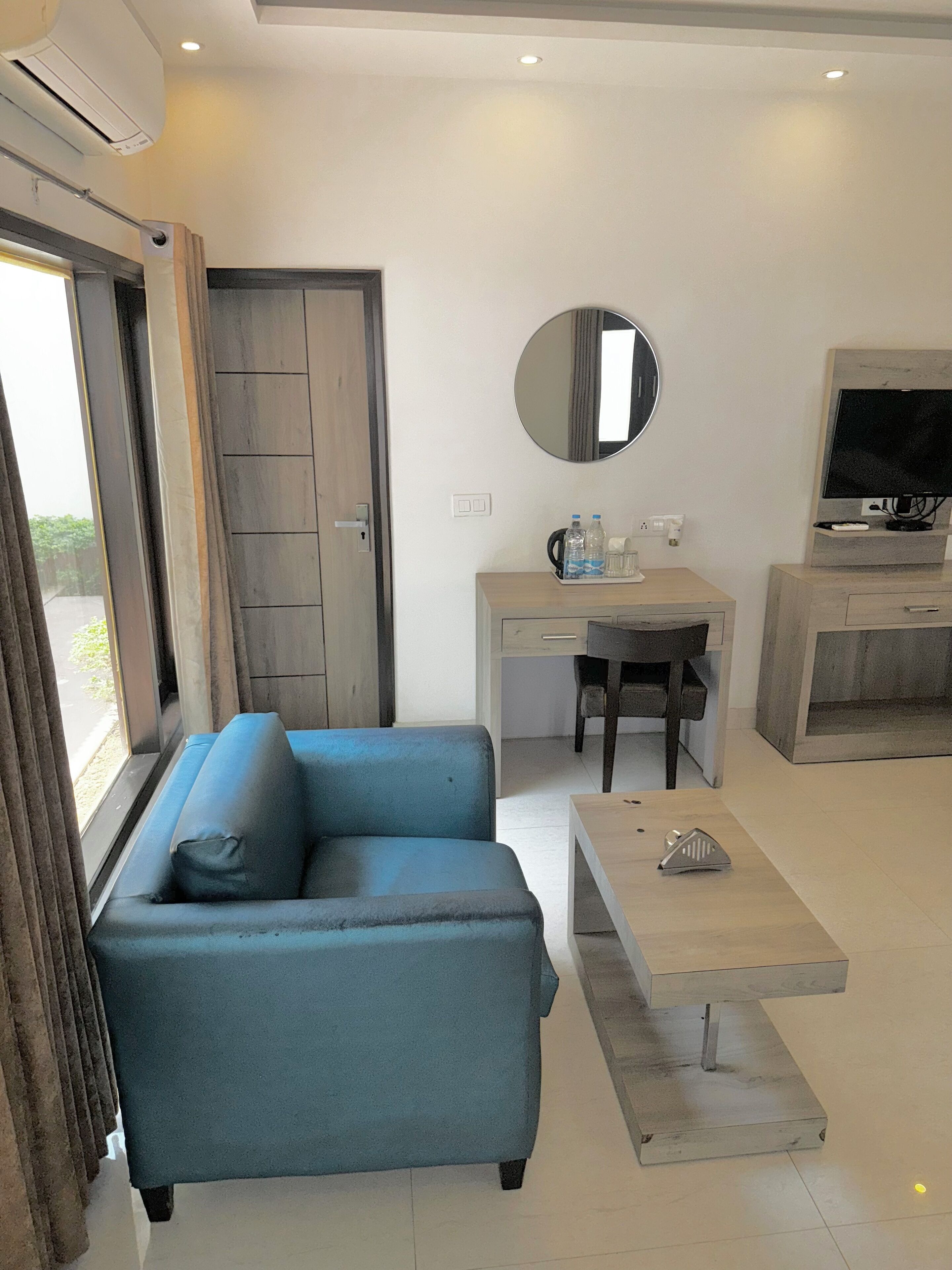 Family Cottage | Laptop workspace, rollaway beds, free WiFi, bed sheets