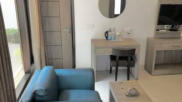 Family Cottage | Laptop workspace, rollaway beds, free WiFi, bed sheets