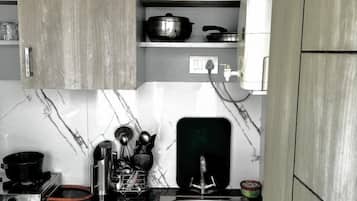 Family Cottage | Private kitchen | Fridge, microwave, dishwasher, cookware/dishes/utensils