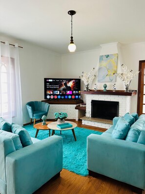20-inch LCD TV with cable channels - Pousada Blue Village (Campos do Jordão)