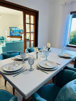 Free daily buffet breakfast  - Pousada Blue Village (Campos do Jordão)