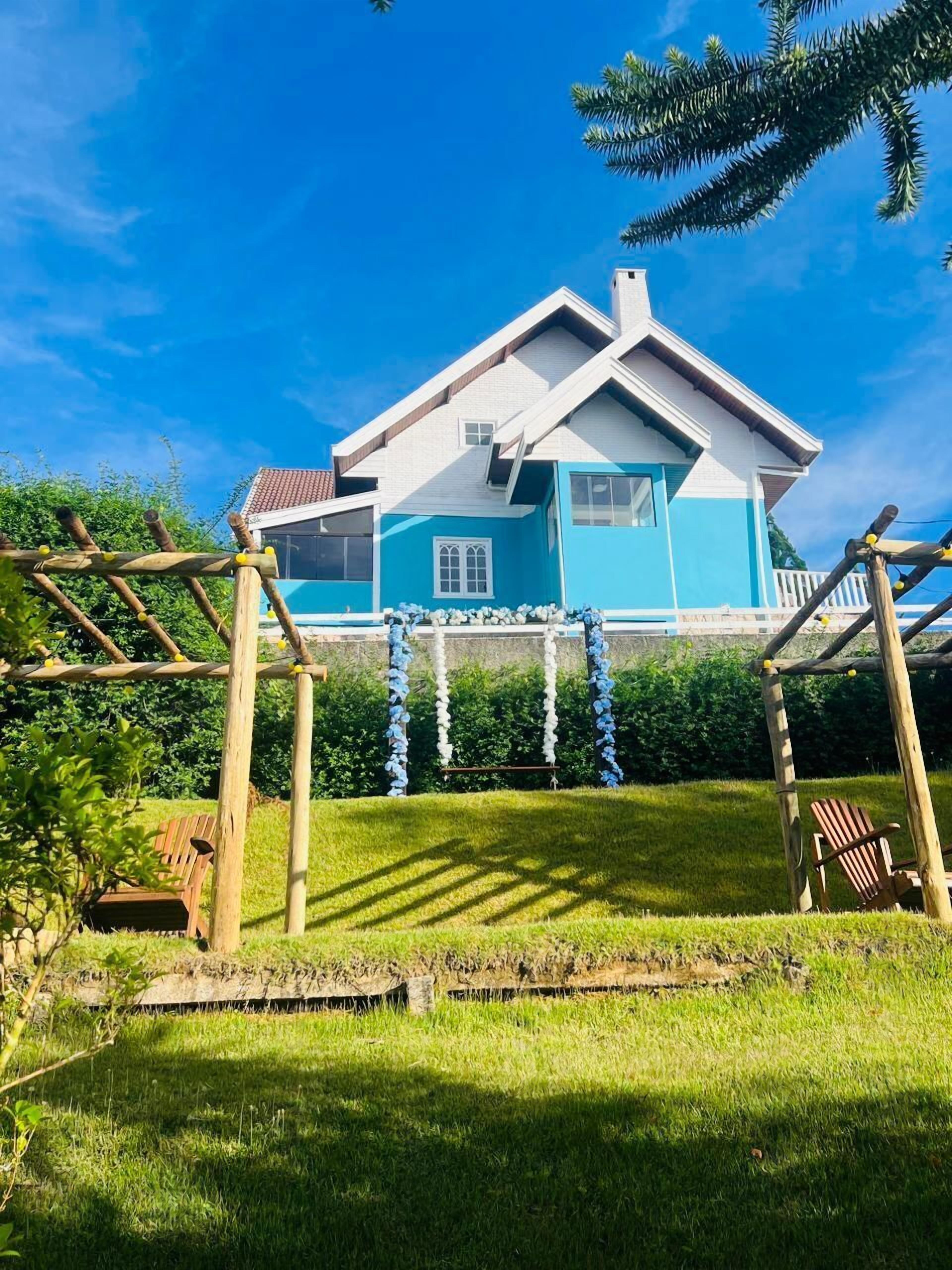 Vista frontal de la propiedad