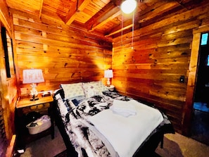 2 habitaciones, escritorio, tabla de planchar con plancha y wifi gratis