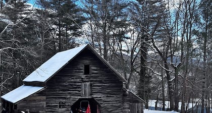 Charming 2-bed Cozy Cabin w/WiFi, AC & centrally located between three Mtn towns