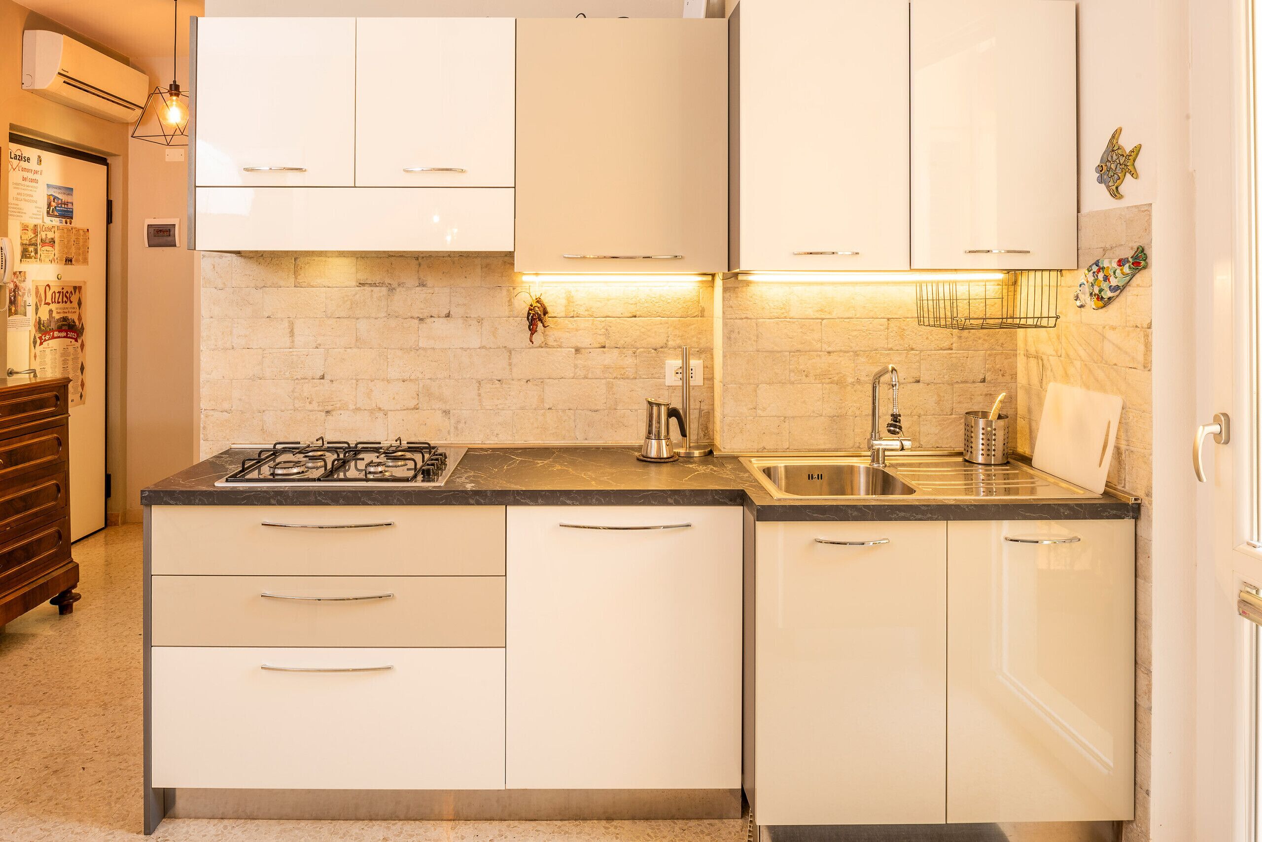 Réfrigérateur, micro-ondes, four, lave-vaisselle