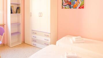 2 bedrooms, free WiFi, bed sheets