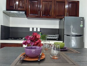 冷蔵庫、コンロ、コーヒー / ティーメーカー、トースター