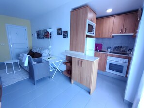 Frigorífic, microones, forn i placa de cuina
