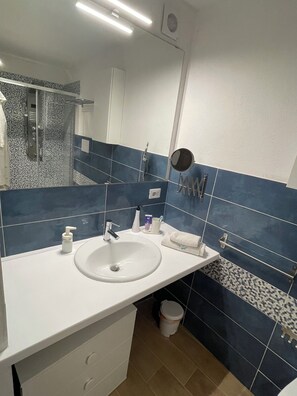 Hair dryer, bidet, towels, soap - Loft Al Baglio Del Gelso (Balestrate)